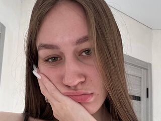 camslut naked VeraScott