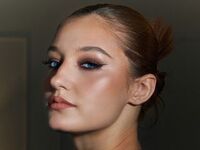 camgirl showing pussy VerniaGrenon